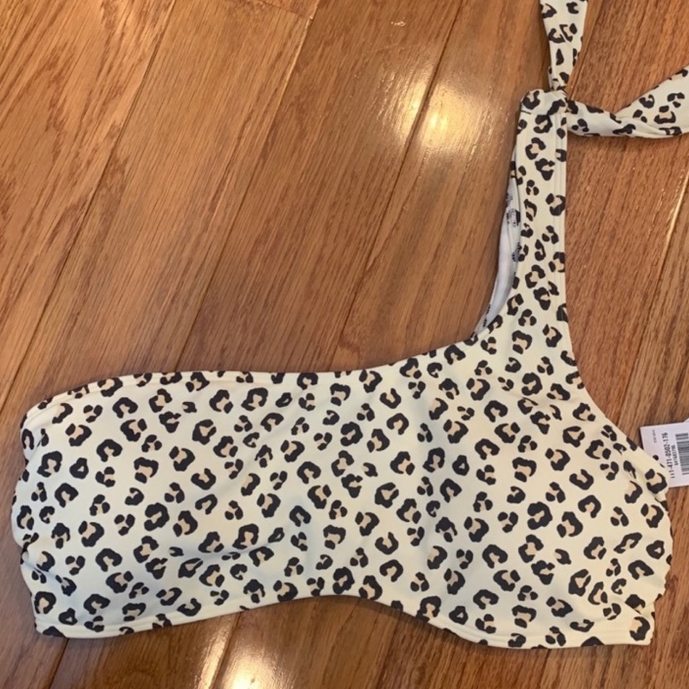 Abercrombie Cute cheetah one shoulder bikini top🐆